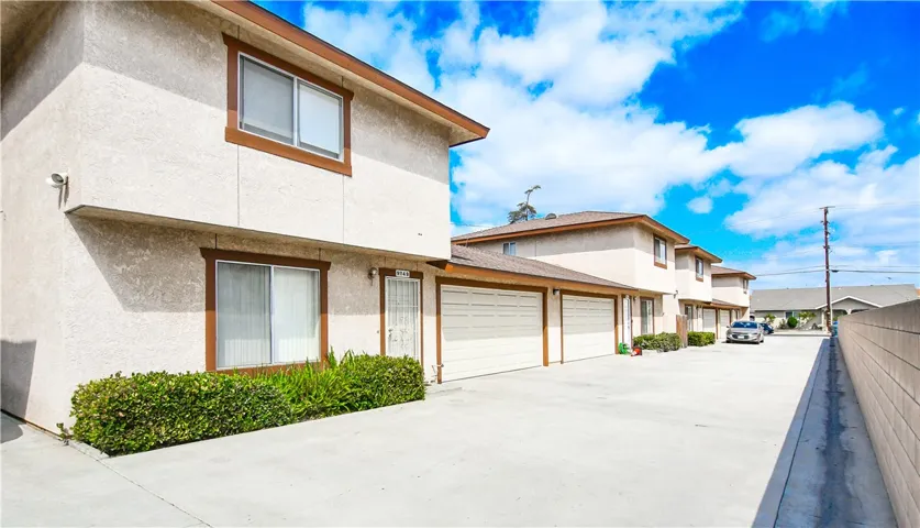 9112 Cedar St, Bellflower, California 90706