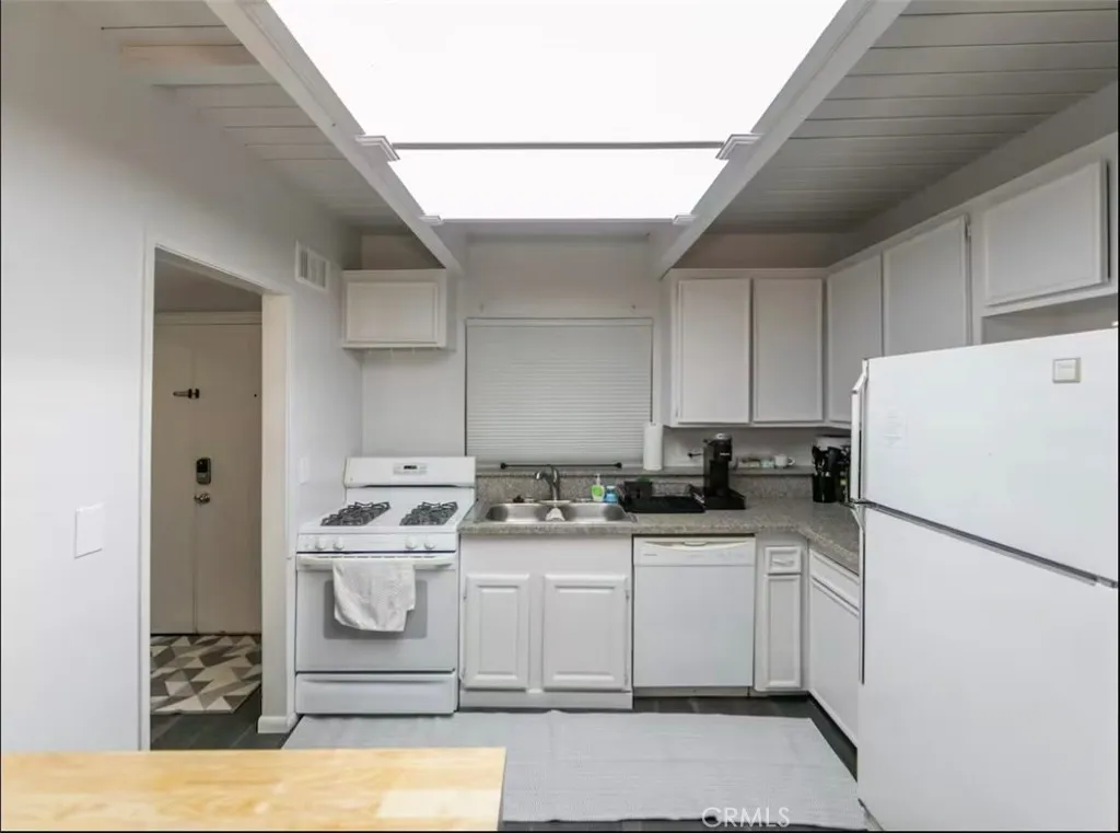 43627 Stanridge, Lancaster, California 93535 home-pic-6