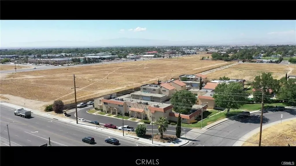 43627 Stanridge, Lancaster, California 93535 home-pic-1