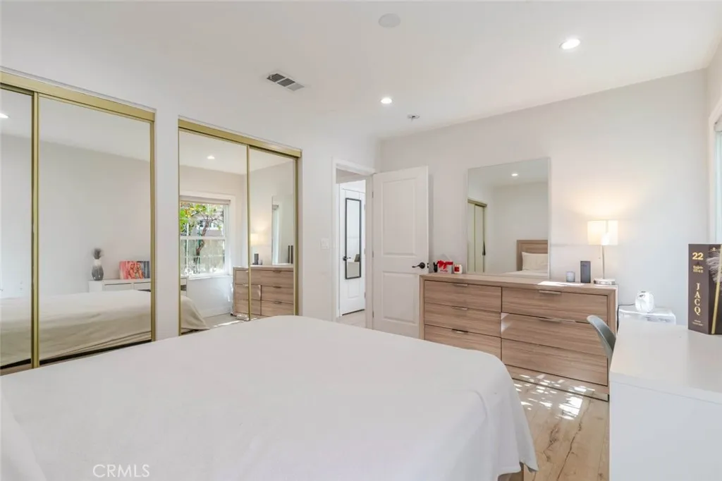 6659 Shirley Avenue, Reseda, California 91335 home-pic-19