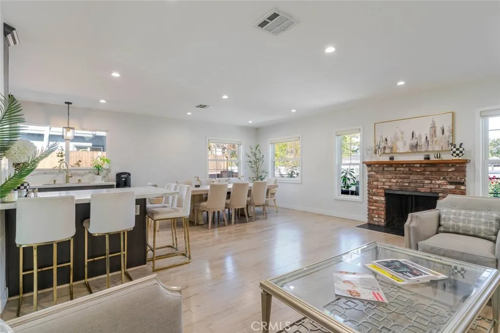 6659 Shirley Avenue, Reseda, California 91335 home-pic-4