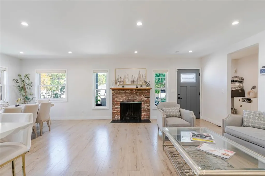 6659 Shirley Avenue, Reseda, California 91335 home-pic-6