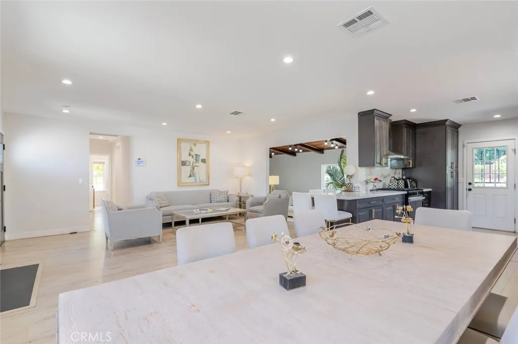 6659 Shirley Avenue, Reseda, California 91335 home-pic-8
