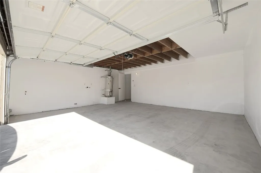 16465 Green Tree, Victorville, California 92395 home-pic-25