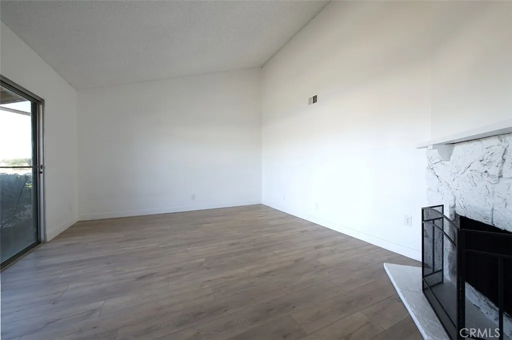 16465 Green Tree, Victorville, California 92395 home-pic-4