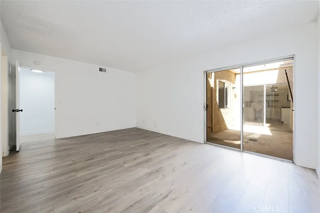 16465 Green Tree, Victorville, California 92395 home-pic-16