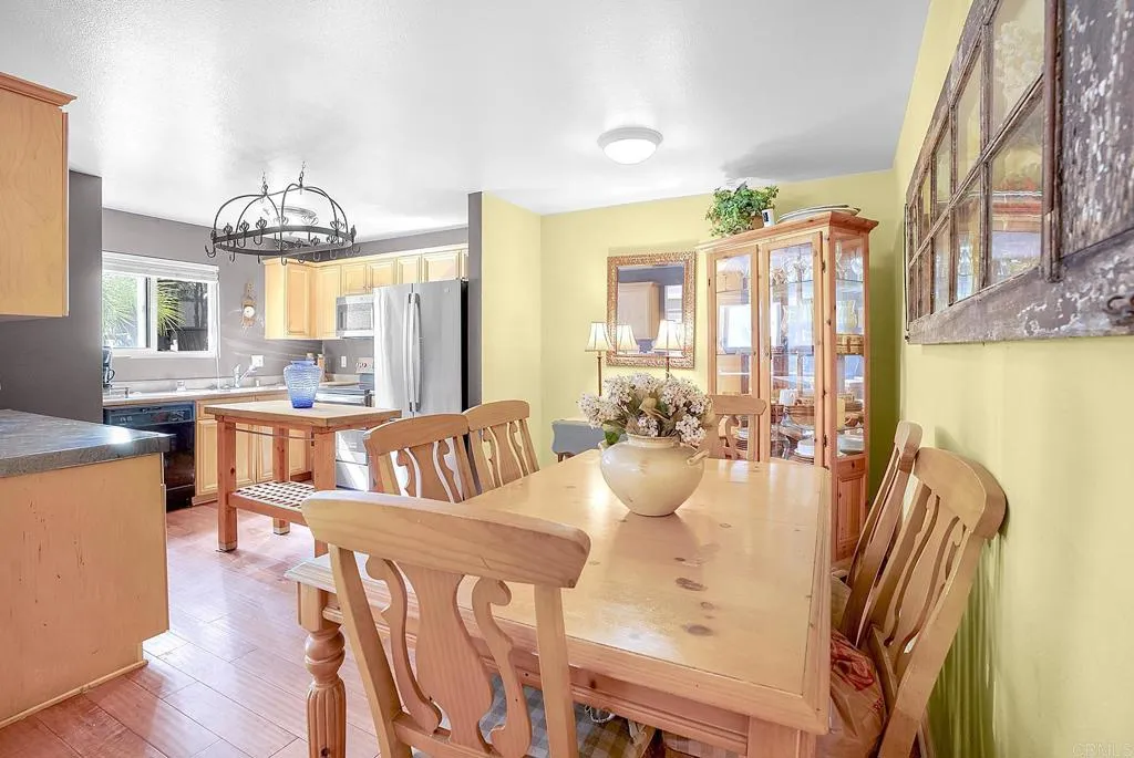 2536 White Oak Place 1, Escondido, California 92027 home-pic-10