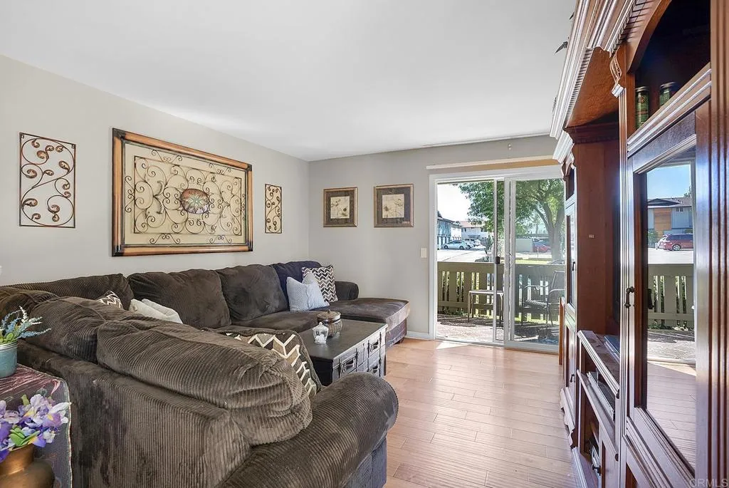 2536 White Oak Place 1, Escondido, California 92027 home-pic-6