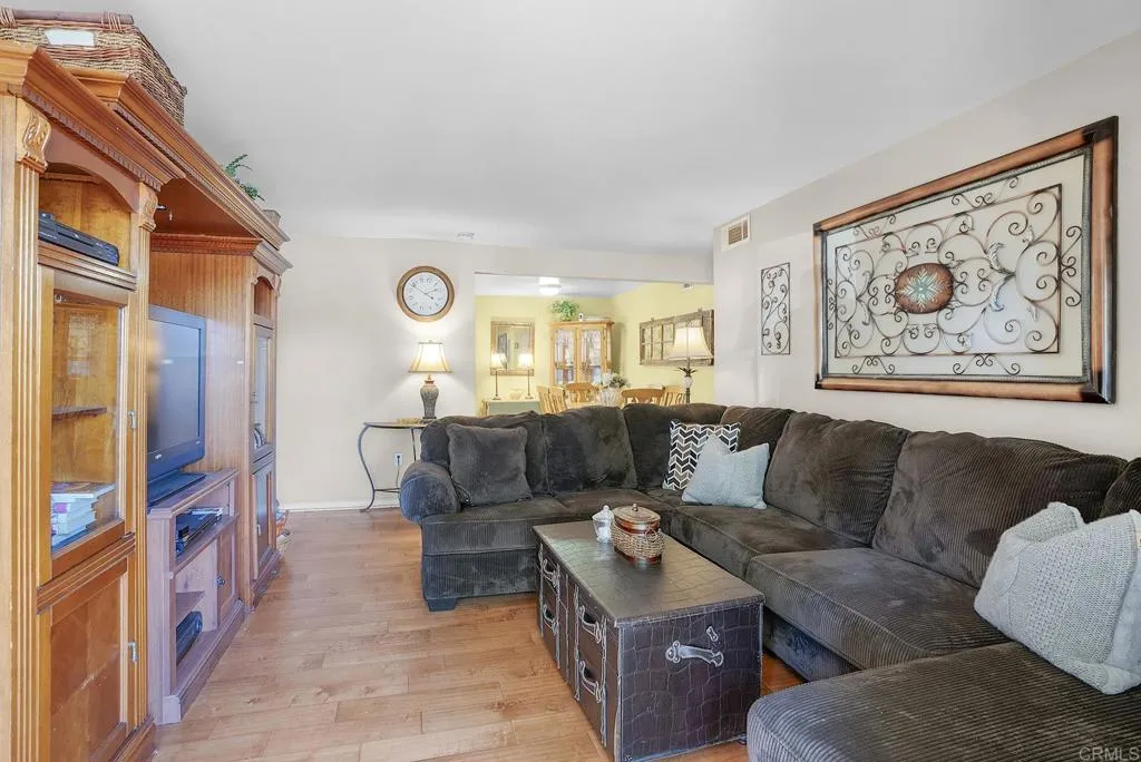 2536 White Oak Place 1, Escondido, California 92027 home-pic-5
