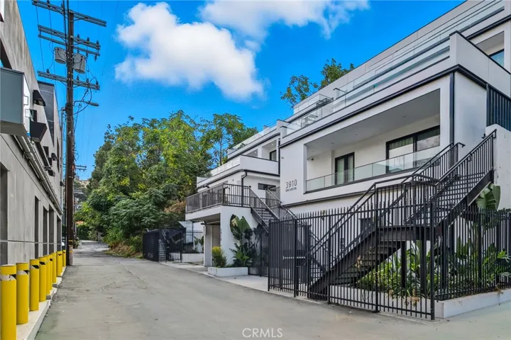 3910 Kentucky, Los Angeles, California 90068