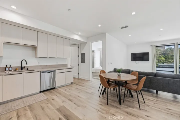 3910 Kentucky, Los Angeles, California 90068