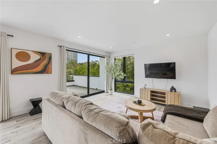 3910 Kentucky, Los Angeles, California 90068