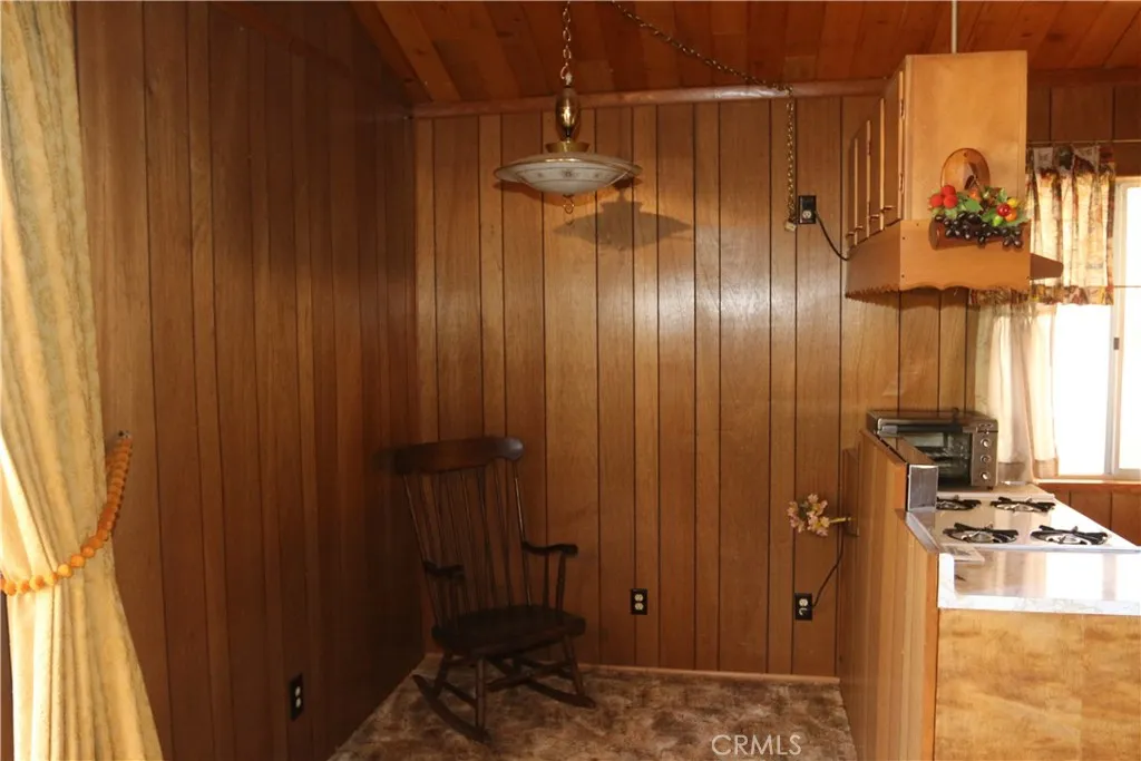 1120 Villa Grove, Big Bear Lake, California 92315 home-pic-4