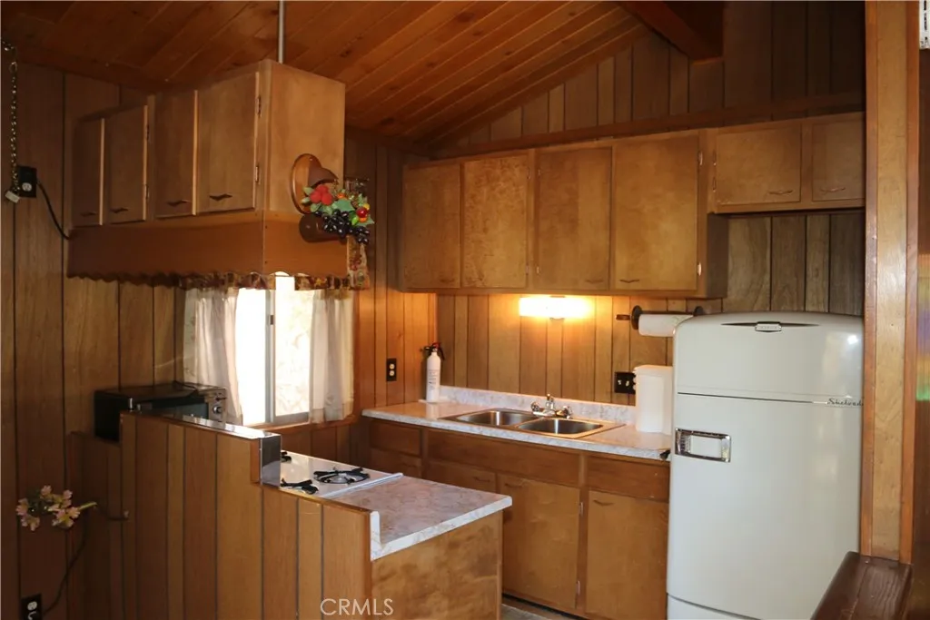 1120 Villa Grove, Big Bear Lake, California 92315 home-pic-3