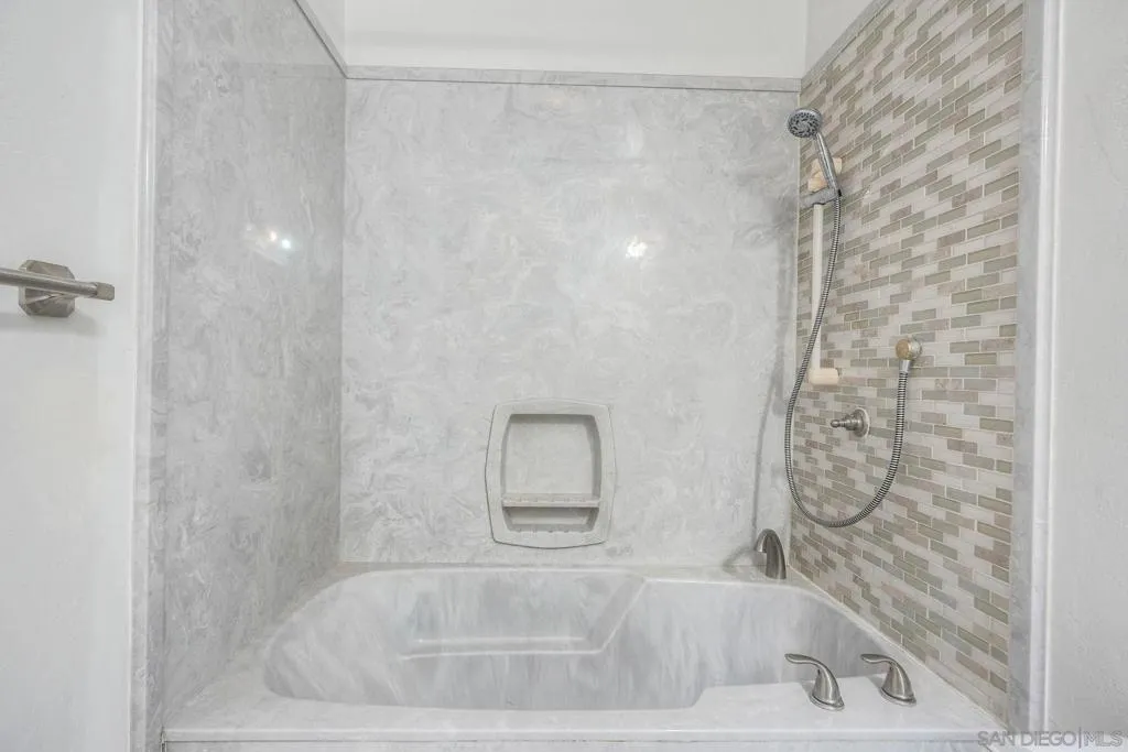 10226 Ramona Dr, San Diego, California 91977 home-pic-29