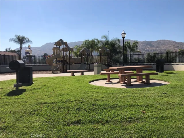 Picnic area/Basketball Court