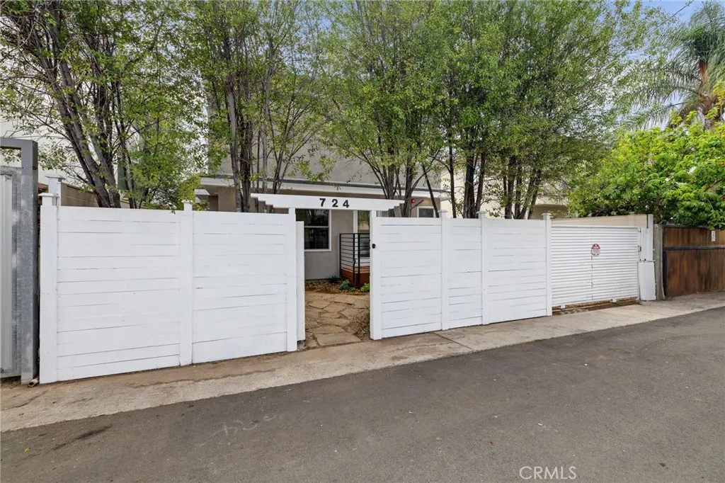 724 San Miguel Avenue, Venice, California 90291 home-pic-3