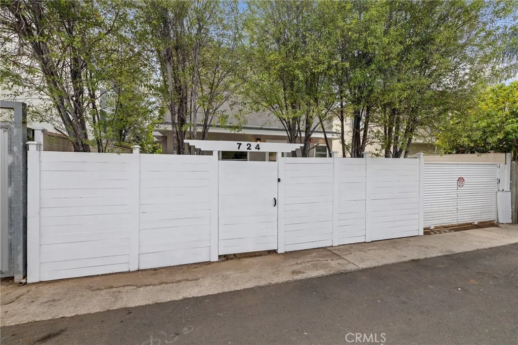 724 San Miguel Avenue, Venice, California 90291 home-pic-2