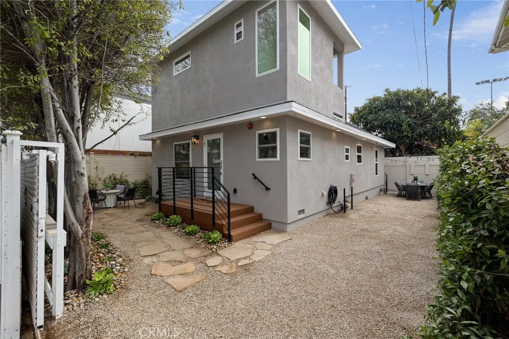 724 San Miguel Avenue, Venice, California 90291 home-pic-1
