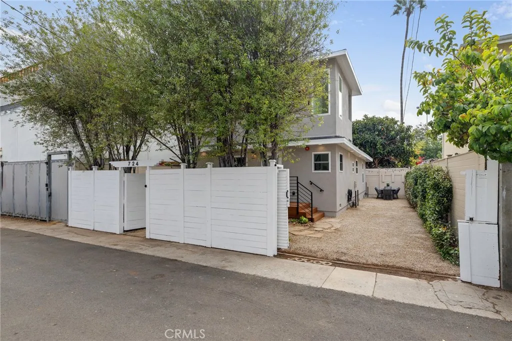 724 San Miguel Avenue, Venice, California 90291 home-pic-7