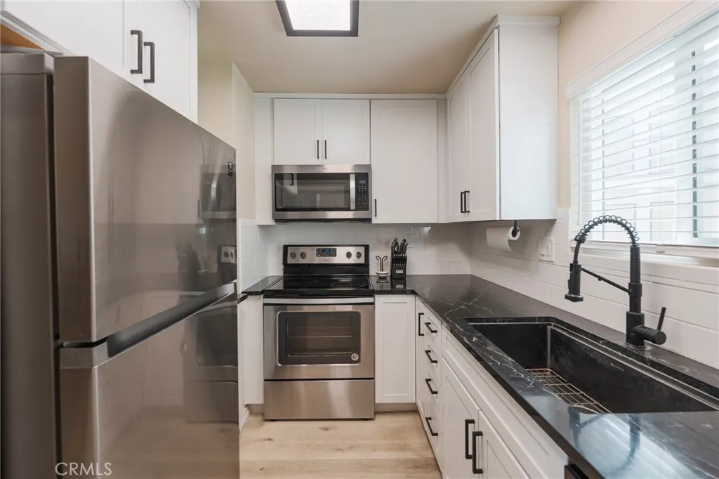 1108 Camino Real, Redondo Beach, California 90277 home-pic-3