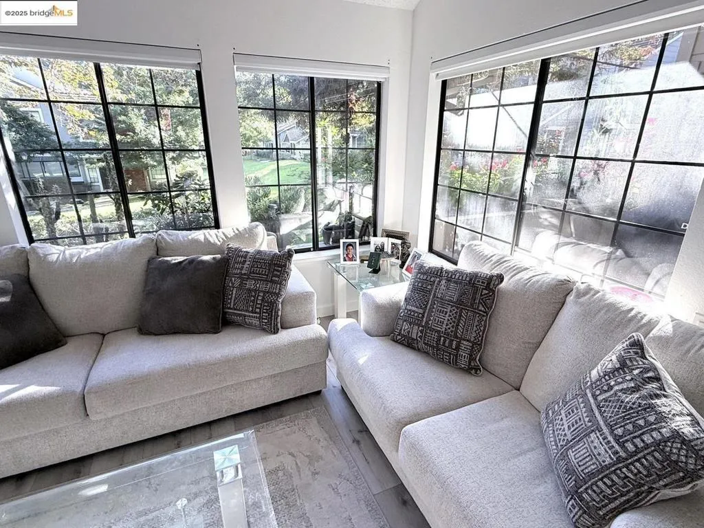 2561 Yerba Bank Ct, San Jose, California 95121 home-pic-7