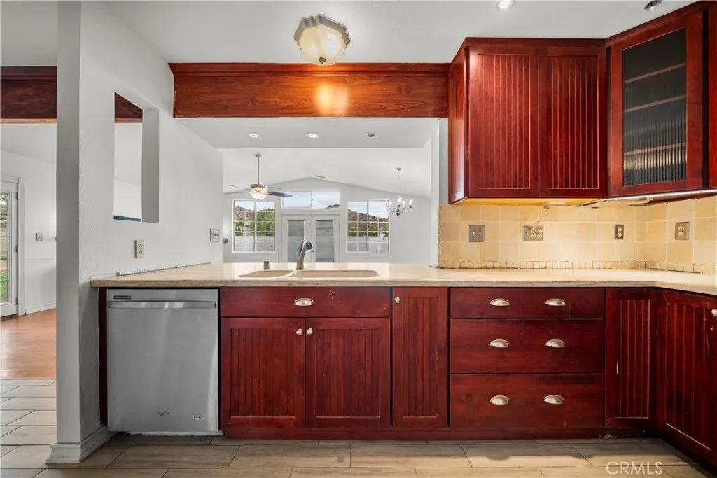 28144 Alaminos Drive, Saugus, California 91350 home-pic-12