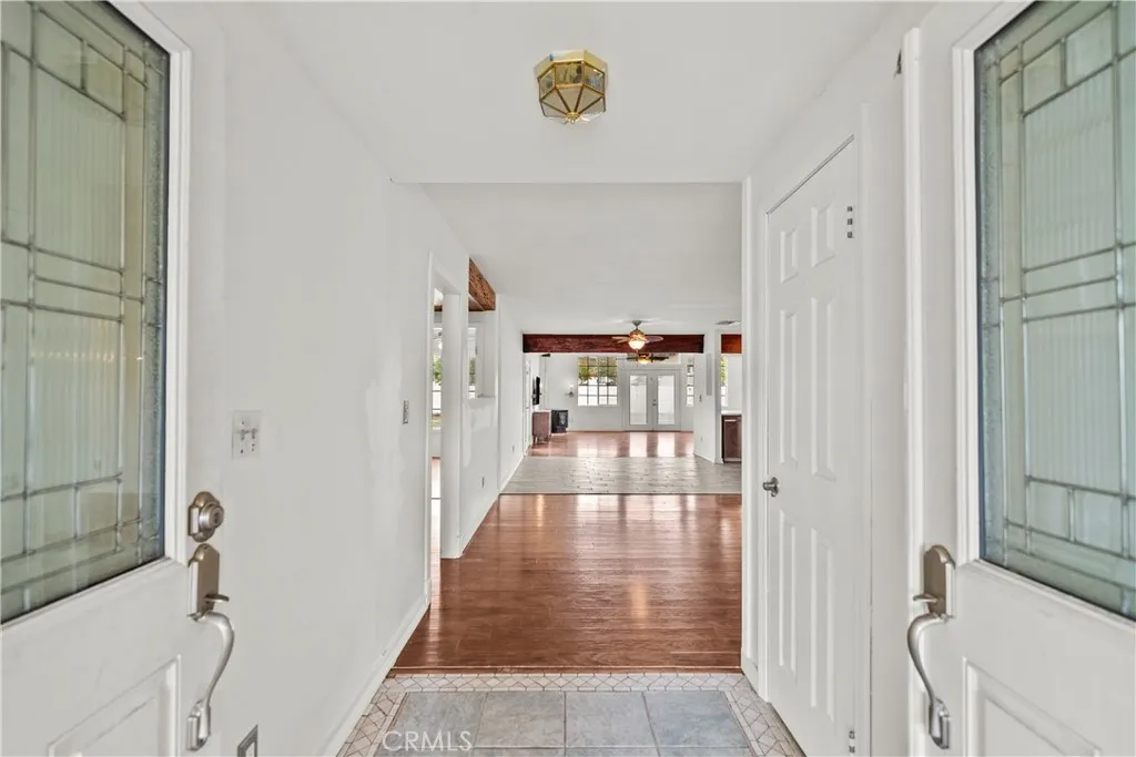 28144 Alaminos Drive, Saugus, California 91350 home-pic-3