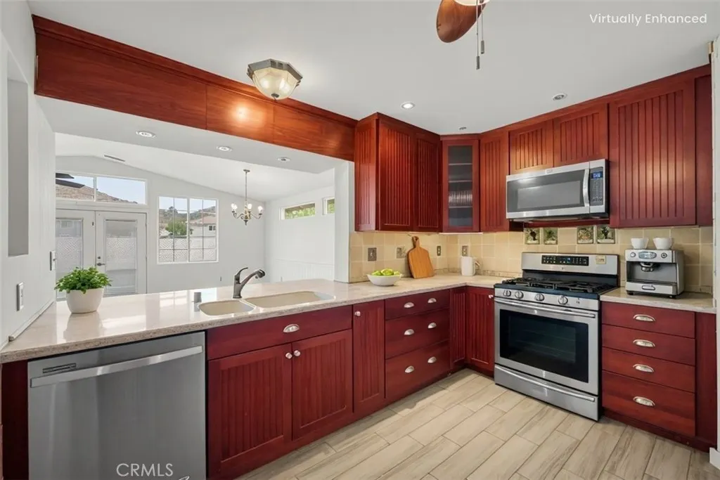 28144 Alaminos Drive, Saugus, California 91350 home-pic-10