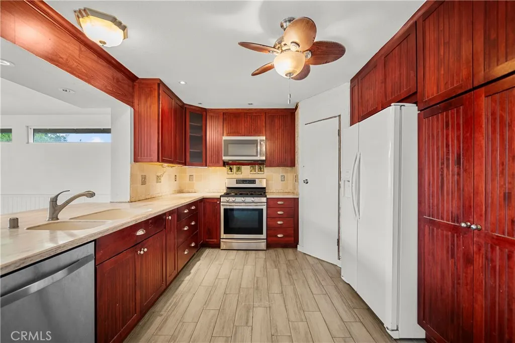 28144 Alaminos Drive, Saugus, California 91350 home-pic-11