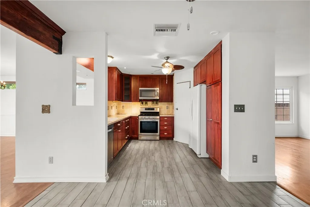 28144 Alaminos Drive, Saugus, California 91350 home-pic-8
