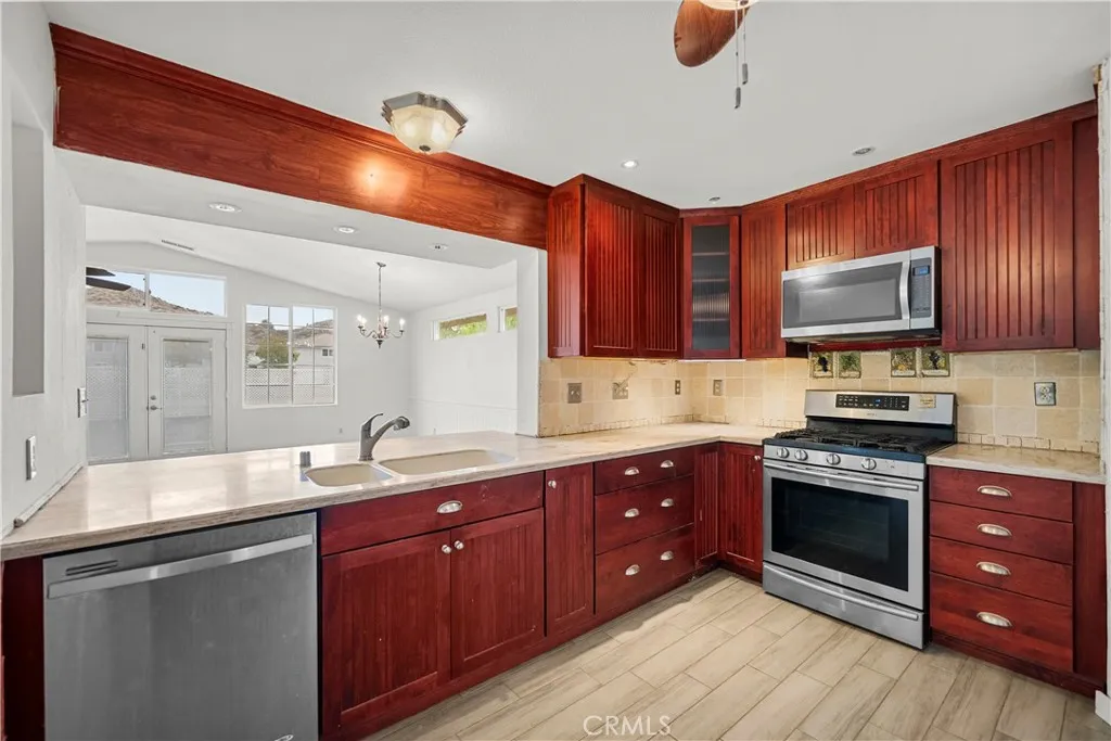 28144 Alaminos Drive, Saugus, California 91350 home-pic-9