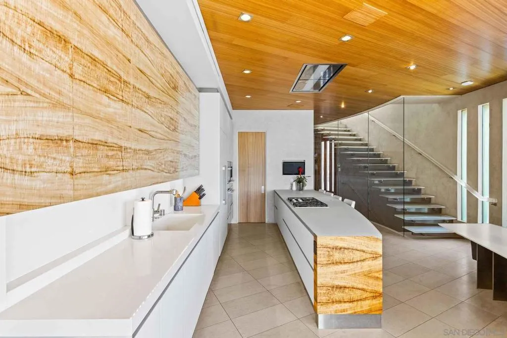 6653 Neptune Share B, La Jolla, California 92037 home-pic-8