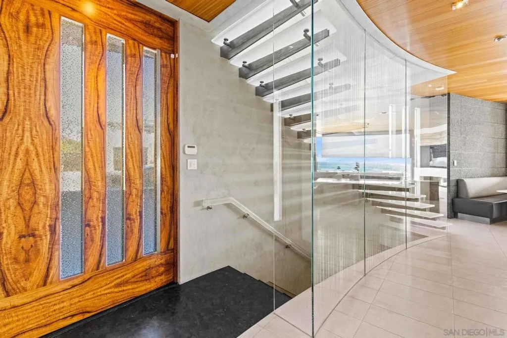 6653 Neptune Share B, La Jolla, California 92037 home-pic-7