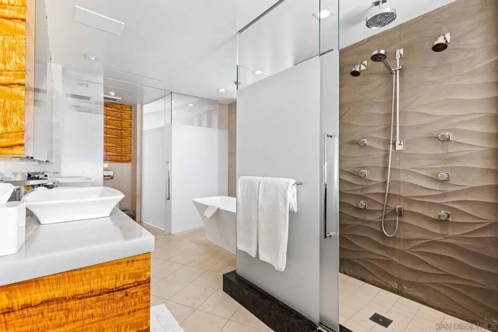 6653 Neptune Share B, La Jolla, California 92037 home-pic-19