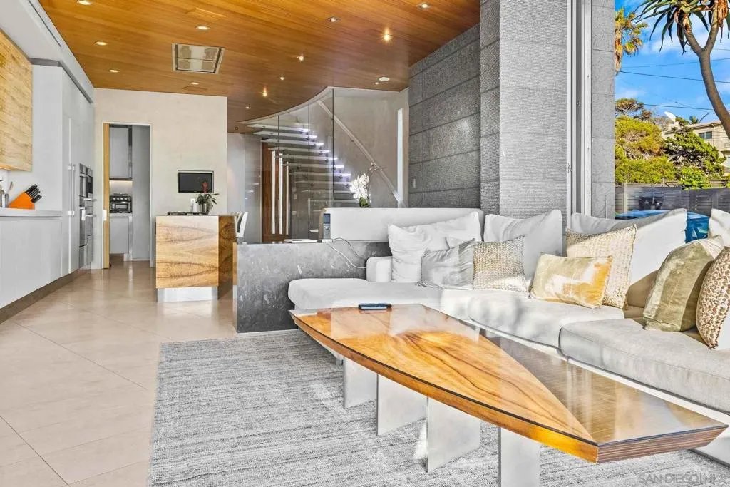 6653 Neptune Share B, La Jolla, California 92037 home-pic-12