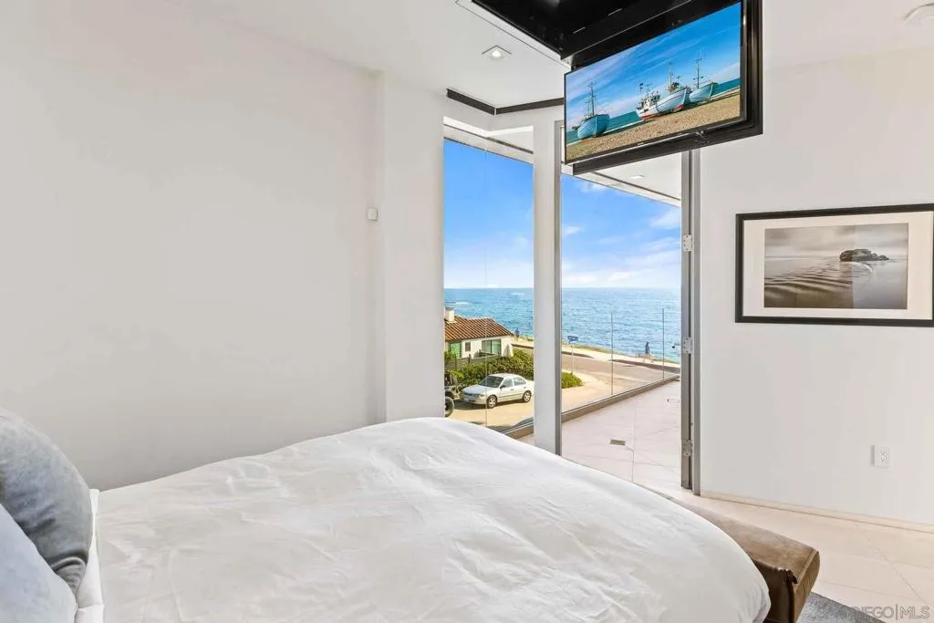 6653 Neptune Share B, La Jolla, California 92037 home-pic-23