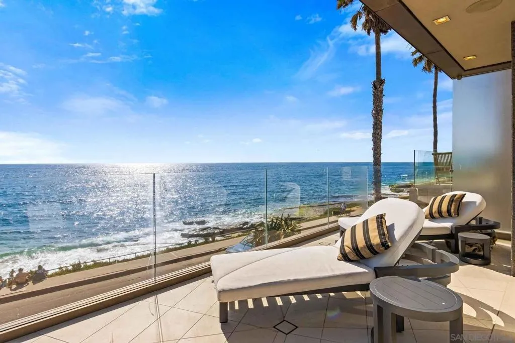 6653 Neptune Share B, La Jolla, California 92037 home-pic-1