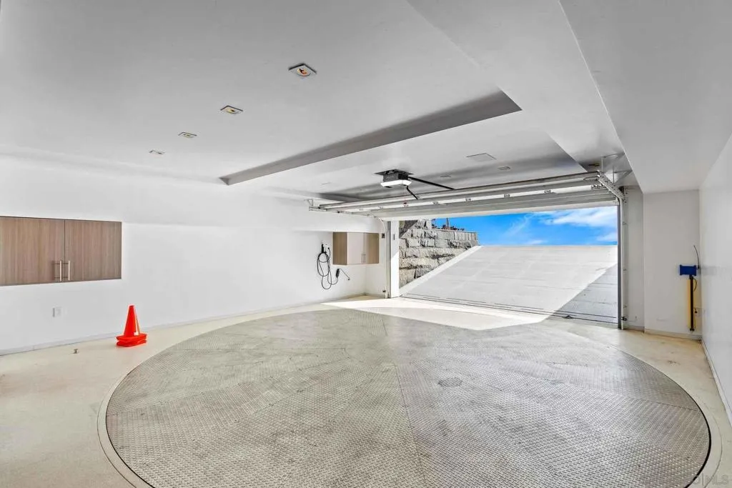 6653 Neptune Share B, La Jolla, California 92037 home-pic-33