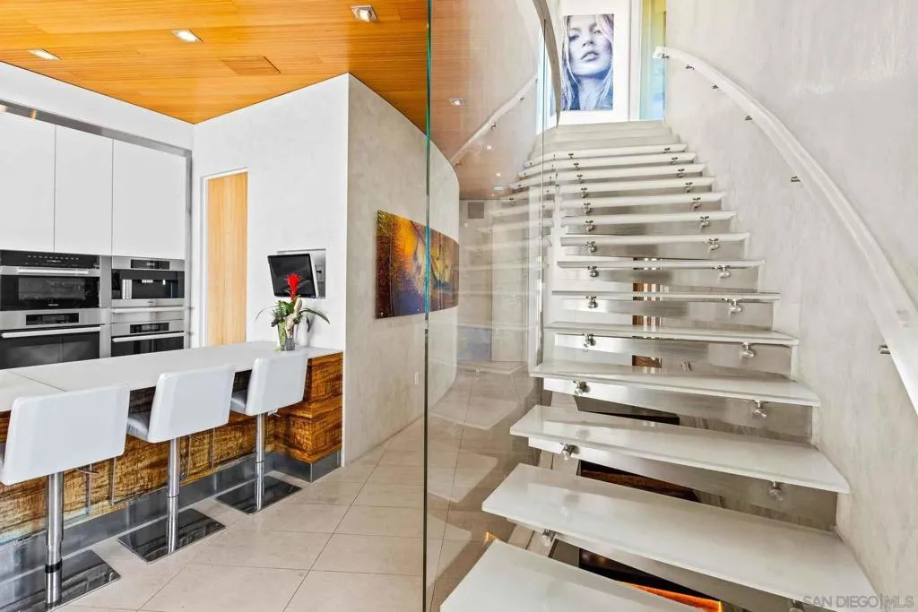 6653 Neptune Share B, La Jolla, California 92037 home-pic-17