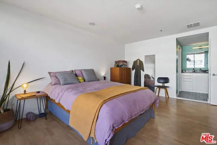 880 W 1st Street 604, Los Angeles, California 90012