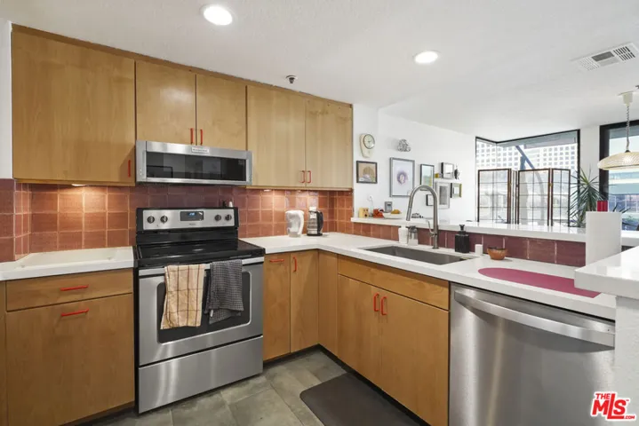 880 W 1st Street 604, Los Angeles, California 90012