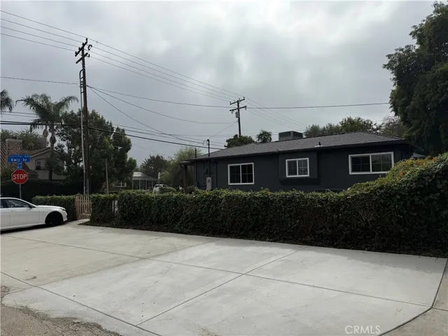 Lots of parking on private street