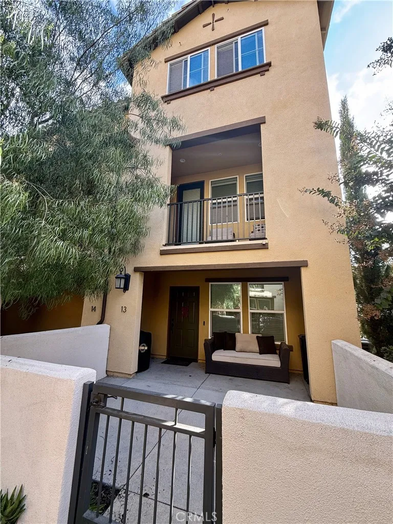 1570 W 1st Street, Santa Ana, California 92703 home-pic-0
