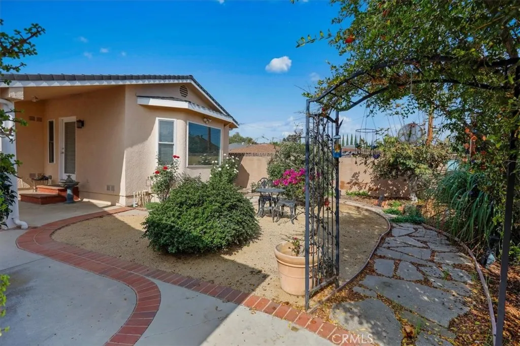 4520 Pepperwood Avenue, Long Beach, California 90808 home-pic-66