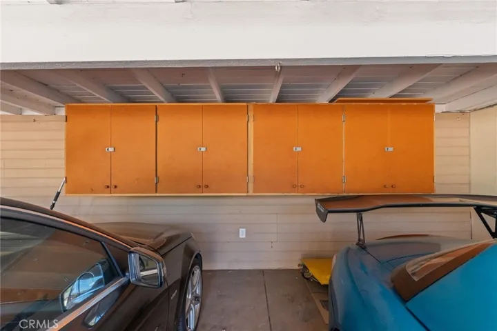 22639 Calvert Street F, Woodland Hills, California 91367