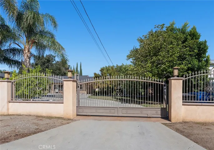 22639 Calvert Street F, Woodland Hills, California 91367