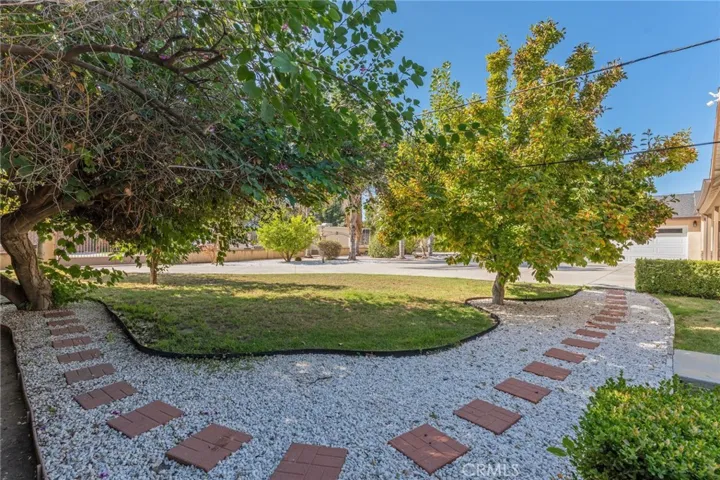 22639 Calvert Street F, Woodland Hills, California 91367
