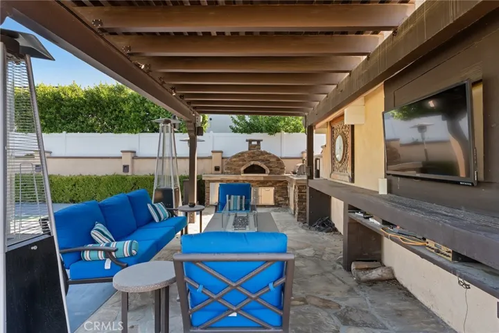 22639 Calvert Street F, Woodland Hills, California 91367
