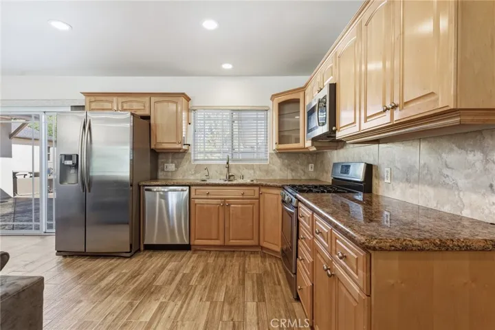 22639 Calvert Street F, Woodland Hills, California 91367